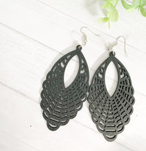 Load image into Gallery viewer, Wood web earrings
